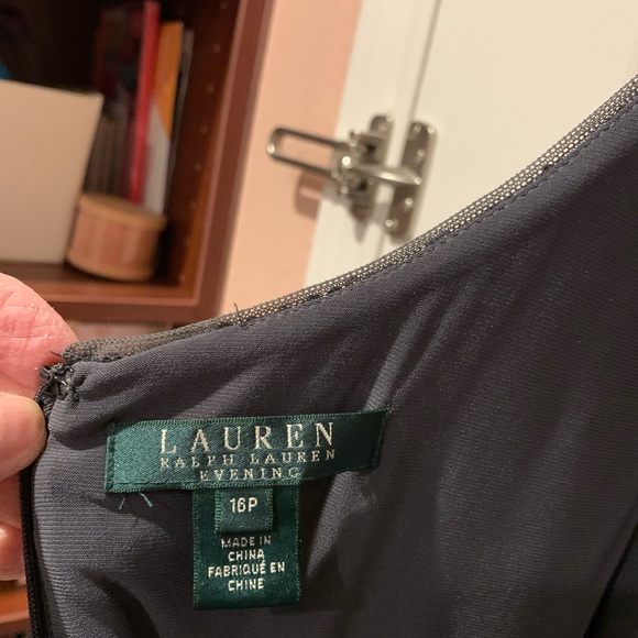 Flattering, comfortable Mother-of-the-Bride/Groom column gown in gray. - Picture 11 of 11